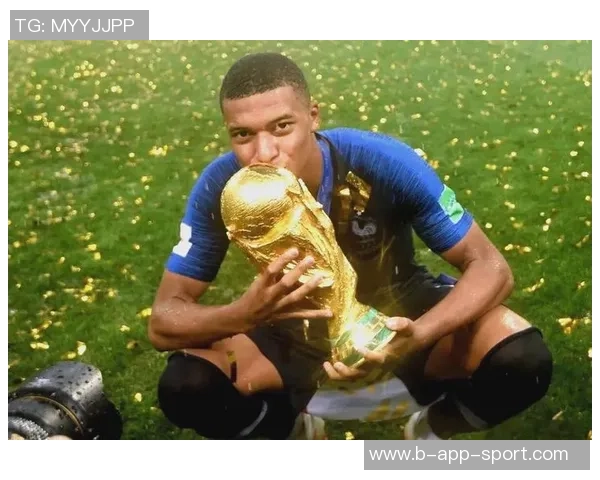 姆巴佩荣膺皇马一月最佳球员展现卓越表现与领导力 姆巴佩荣膺皇马一月最佳球员展现卓越表现与领导力